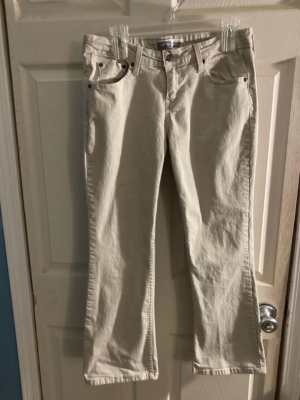 Levi’s Women's Tan Low Rise
Bootcut Jeans size 8 - Picture 9 of 11